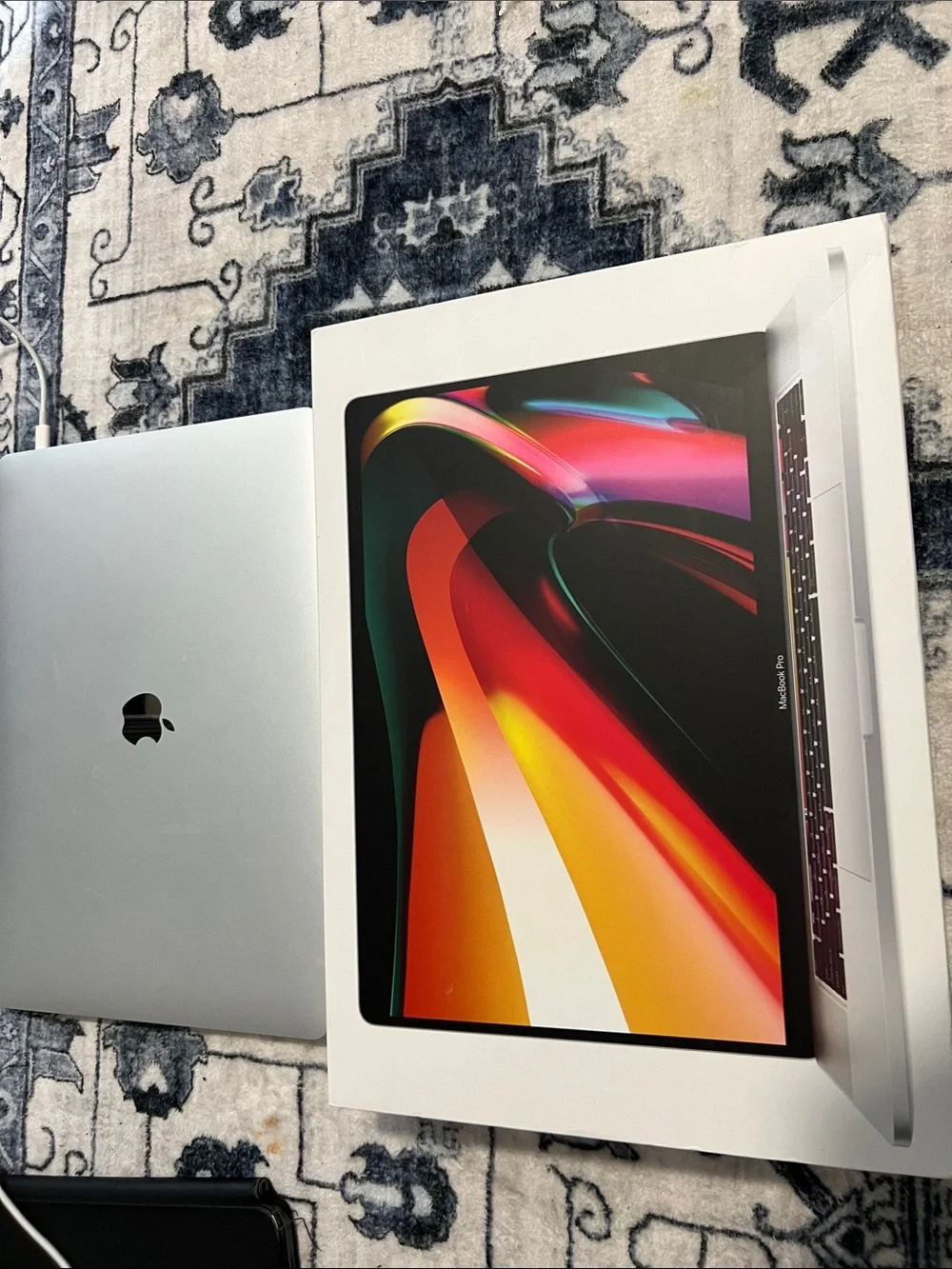 MacBook Pro 16 inch (silver)